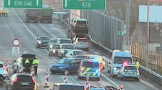 VIDEO: Policie nevěří svým očím. Řidiči hromadně vjeli na rozestavěnou dálnici