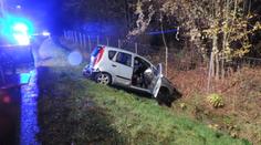 Žena vypadla z jedoucího auta na dálnici! Pak na ní minuty seděla