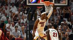 Butler dotáhl Miami 45 body k druhému vítězství. Překvapivě prohrál Phoenix