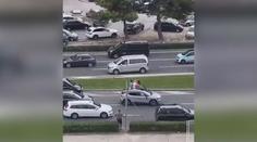 VIDEO: Hádka řidičů ve Splitu skončila hromadnou rvačkou. Rozehnali ji až policisté