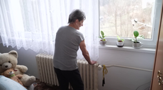 Senioři si zoufají. Obec je neinformovala o zdražení, šokovaly je obří nedoplatky