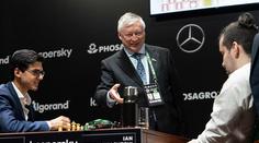 Ruku ti nepodám, pochopila legenda. Šachy se hrají bez roušek a rukavic