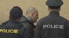 Vrah ubodal muže před jeho malým synem! Za 7 hodin ho měli