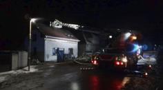 Žhavé uhlíky v popelnici zapálily rodině dům, škoda se počítá v milionech