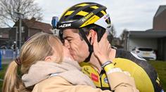 Van Aert se z Tour vrátil na poslední chvíli. Světu už ukázal novorozeného syna