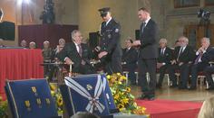 Zeman odložil ceremoniál k 28. říjnu. "Hřib ať si nafackuje," řekl Mynář