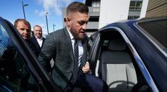 McGregor ve spěchu odjel z pohřbu tety. Do hromadné rvačky se prý nezapojil