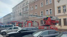 Ve vnitrobloku plzeňské bytovky hořelo. Desítky lidí musely opustit své byty