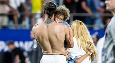Z fotbalisty přepnul na mód MMA. Po bitce utěšoval vyděšeného synka