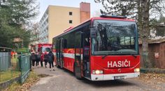 Ze školy evakuovali 53 žáků a učitelů, 7 lidí je kvůli neznámé látce v nemocnici