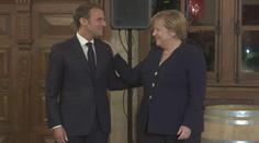 Merkelová odchází z politiky. Macron pro ni připravil dojemné rozloučení