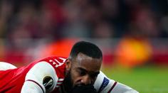 Arsenal senzačně končí! United pomohla šílená ruka stopera Deliho