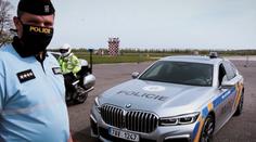 Závod superaut a motorek české policie: Podívejte se, kdo vyhrál!