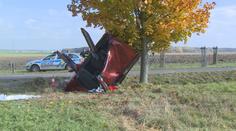 Nabourané auto, uvnitř tělo. Policisté řeší záhadnou nehodu