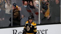 Pastrňák ránou jako z děla rozhodl o výhře Bostonu, Mrázek vychytal Torontu výhru