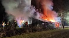 Tragický požár domu v Brandýse. Hasiči našli mrtvého člověka a psa