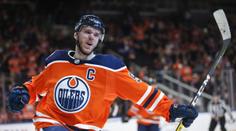 McDavid kopíruje Crosbyho! Milník 500 bodů zapsal ve stejný čas