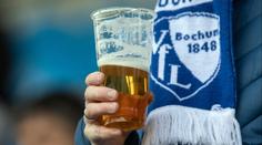 Drahý přestupek. Bundesligový celek zaplatí obří pokutu za vhozený kelímek