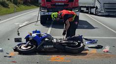 Tragická srážka motorky s osobním autem. Motorkář neměl šanci přežít