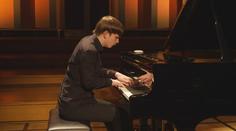 Trojice českých dětí uchvátila Belgii. V Bruselu zahrály na piano