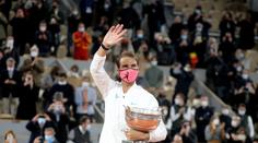 Šampion Nadal! Nezastavil ho ani déšť a chlad. Gratuloval mu i Federer