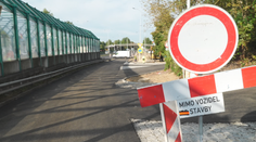Konec dopravního pekla ve Varech. Silničáři pracovali na průtahu městem