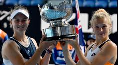 Dokázaly to. Krejčíková se Siniakovou opanovaly čtyřhru na Australian Open
