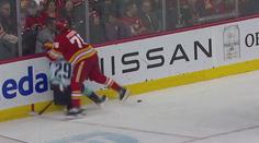 Zbláznil se? Slovenský útočník poslal soupeře v NHL hlavou do mantinelu
