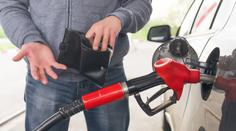PŘEHLED po krajích, kde nejlevněji natankujete. Benzín má znovu zdražovat