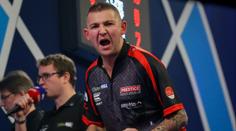 World Matchplay: Aspinall i přes bolest ruky postupuje, dál jde i Humphries