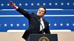 Musk napodobil nacistický pozdrav. Naprosto nepřijatelné, kritizují ho politici