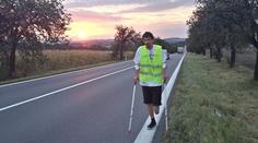 O berlích se vydal na charitativní pochod. V půlce ho srazilo auto!