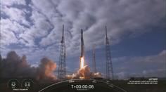 Space X do vesmíru vypustila další družice, budou jich tisíce