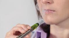 Ženě EXPLODOVALA elektronická cigareta! Spálila jí půlku obýváku