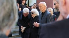 Nejtěžší chvíle pro Václava Neckáře. Na rozloučení se synem ho musel podpírat bratr