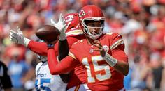 Mahomes v přípravě opět čaroval. Spoluhráči přihrál za zády
