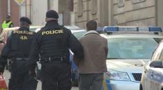 Mladíka zavraždili přímo před jeho bytem! Policie zadržela 7 přátel