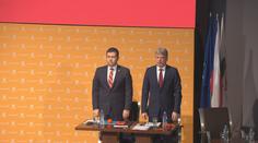 Opustí ČSSD vládu? Hamáček je proti, Babiš odchodu bránit nechce