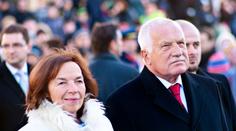 KLAUSŮV tchán pracoval u FAŠISTICKÉ policie a "šlapal" po Židech, tvrdí Lidové noviny
