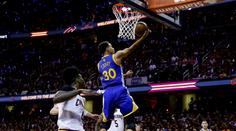 GOLDEN STATE SLAVÍ! Warriors vyhráli v Clevelandu a ovládli NBA
