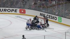 Šílenost v NHL. Deset hráčů najednou se vmáčklo do brankoviště