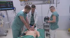 V Motole vzniklo unikátní centrum. Lékaři tam cvičí na figurínách