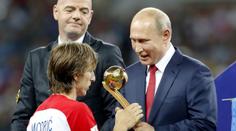 Trenér popřál Putinovi k narozeninám. Hned za to dostal vyhazov