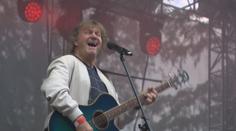 Nabitý koncert na Konopišti. Vystoupili Bílá, Kolář nebo Hložek i se synem