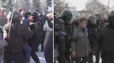 Rusové vyrazili podpořit Navalného, policie jich několik tisíc zadržela!