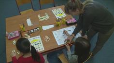 Školy od státu nejspíš nedostanou peníze na asistenty. Ti jsou přitom už povinní