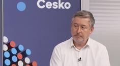 Češi jsou upnutí na spalovací motory. Elektromobilům stále nedůvěřují, říká Chmelík