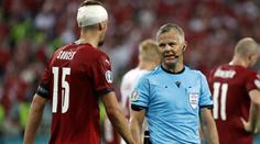 Kdo bude pískat finále Eura? Nejbohatší sudí na světě, řídil i Čechy