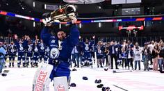 Po životní sezóně laso z NHL. Brankář Postava míří do Detroitu