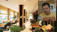FOTO: Pěkný hotel! Ale být tam 24 hodin denně? Podívejte se, kde Kramný bydlí